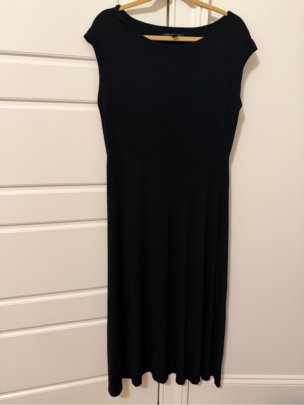 Banana Republic Black Cap-Sleeve Midi Dress